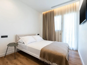 2-bd Luxury Apt Sea View Balcony Near the Beach