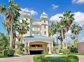 Luxury Penthouse Condo With 360 Oceanviews