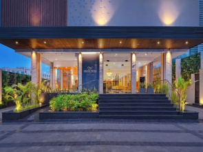 Royale Sarovar Portico Agra
