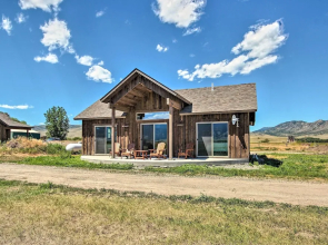Dreamy Mountain-view Cabin Near Yellowstone!