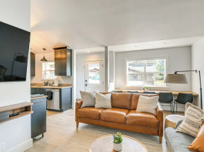 Steps to Lake Pagosa! Remodeled Home w/ Sleds