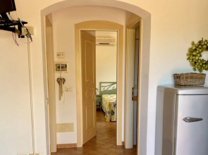 5 apartments (4 -7 beds) with private swimming pool near the beach of Naregno. Three Rooms apt. for-SERAMATTINO C