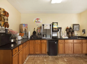 Super 8 West Fargo Main Ave ND
