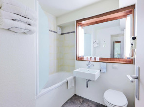 Отель Campanile Paris Est - Porte de Bagnolet 