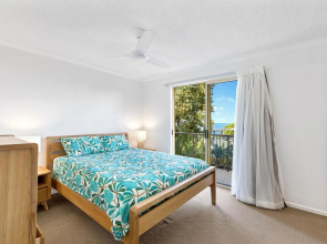 6 Pacific Outlook Modern unit with lovely Ocean Views Pool in Complex Walk to Beach
