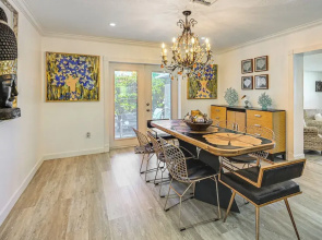Near 5th Ave & Beach! Family-friendly Naples Home