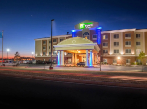 Holiday Inn Express & Suites Elk City