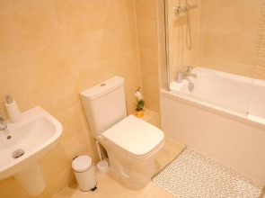 Modern Two Bed Apartment Near Stadium