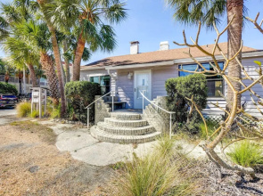 Indian Rocks Beach Cottage, Walk to Beach!