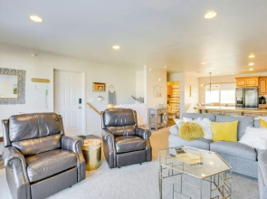 6 Mi to Powder Mtn w/ Shuttle: Cozy Eden Condo!