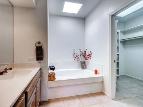 Country Club Home: 2br, 2 BA + Den ~ 1 Mi to Golf!