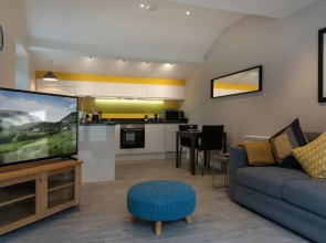 Contemporary 1BR Home