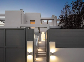 Akonizia Luxury House - With Private Swimming Pool