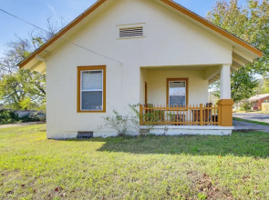 Near Oaklawn Casino & Dtwn: 'capone's Hideout'
