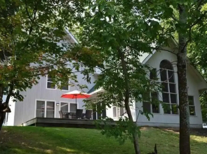 Port Cunnington Lodge