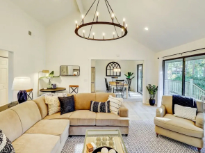 49 Governors - 3 Br Home