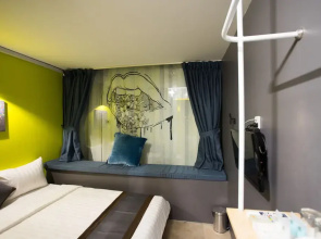 White Rabbit Hostel - Adults Only