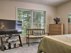 Spacious Home w/ Deck, Grill & Delaware River View