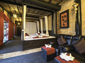 The Privilege Hotel Ezra Royal Garden