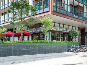 Metropole Luxury Riverside Apartment