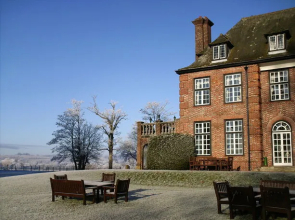 Llansantffraed Court Hotel