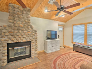 Charming Hilltop Cottage in Medicine Park!
