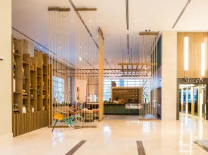 Отель Holiday Inn & Suites Dubai Festival City an IHG