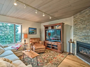 2 Mi to Heavenly Mountain: Tahoe Retreat w/ Views