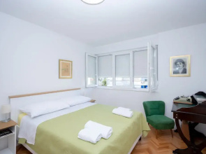 Billie Holiday apartment with balcony