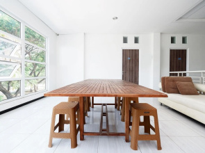 Sunshine Hostel by OYO Rooms