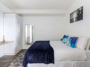 Beautiful 2BR APT With Balcony, Pool and Gym