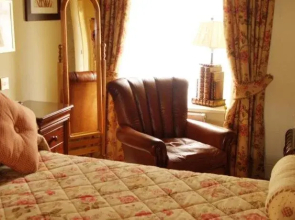Riverside House Hotel