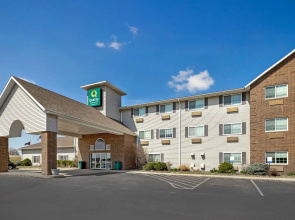 Quality Inn & Suites Fort Madison near Hwy 61