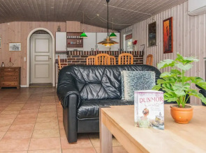6 Person Holiday Home in Hemmet