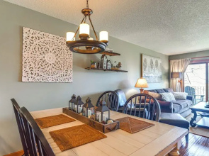 Galena Townhome w/ Deck & Golf Course View!
