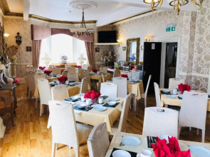Castle Lodge Guest House 86-88 Sheil Rd L6 3AF