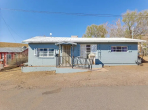 Fenced Yard & Mtn Views: Dog-friendly Superior Gem