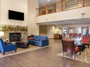 Comfort Suites Johnson Creek Conference Center