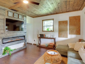 < 1 Mi to Downtown Arcadia: Tranquil Wooded Escape