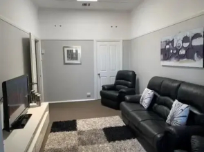 Five Ways CBD Apartment - Spacious, Wifi, Free Parking