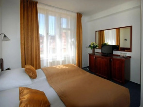 U Stare Pani - At the Old Lady Hotel