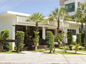 N211 Regent Apartments