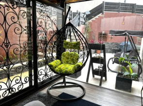 Spacious Amman flat with garden and Pool