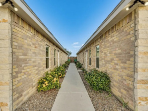2 Mi to DHR Health: Commuter-friendly Pharr Apt