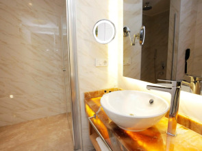 Kleopatra Suit Hotel