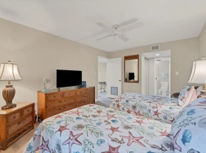Anchorage Resort 9th Floor 2-Bedroom Condo with Balcony- Gulf View! Pool/Beach 2 Condo