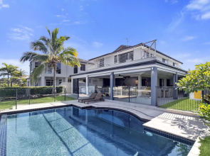 Yalla24-Luxury Resort Style Holiday Home