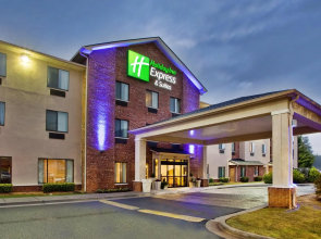 Comfort Inn & Suites Near Lake Lanier