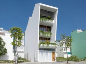 Holi Terrace House