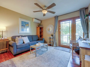 Chic Peaceful Retreat 16 Mi to Beaches & Wineries!
